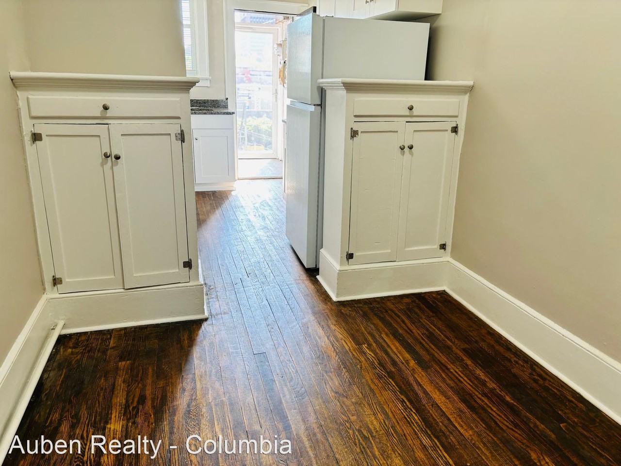 1034 Kinard Court - Photo 3 of 12