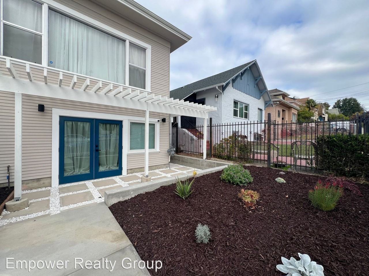 2405 10th Ave - Photo 2 of 20