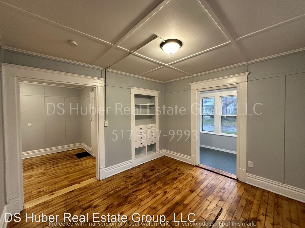 1104 S Grand Ave - Photo 2 of 17