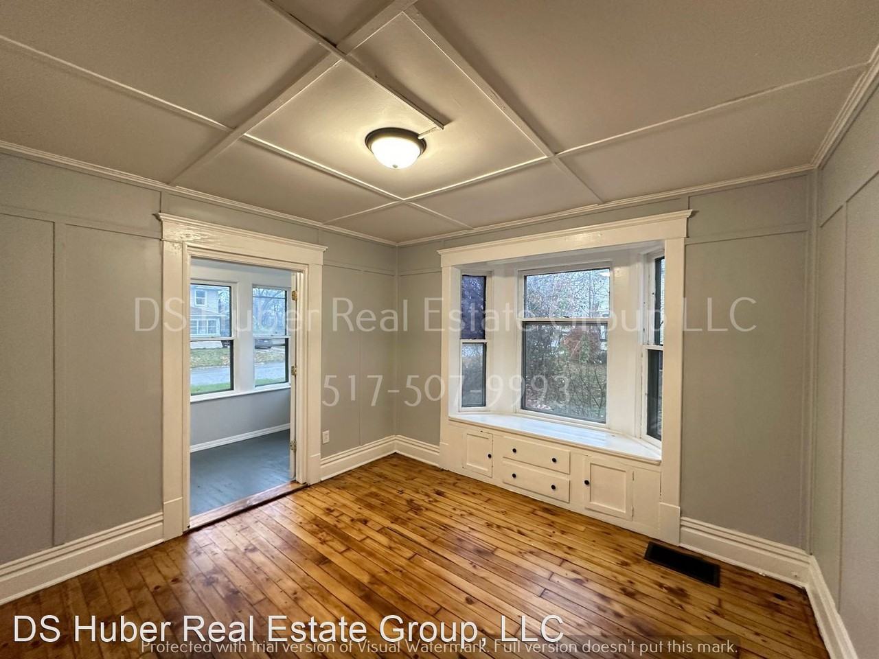 1104 S Grand Ave - Photo 3 of 17