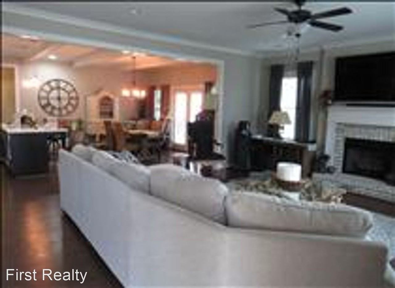 2473 Mimms Ln - Photo 3 of 9