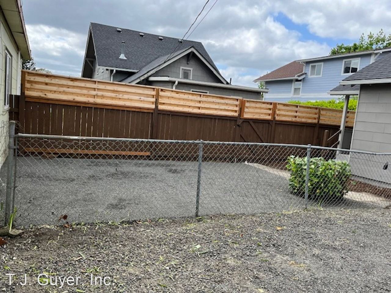 714 1/2 G St - Photo 3 of 20