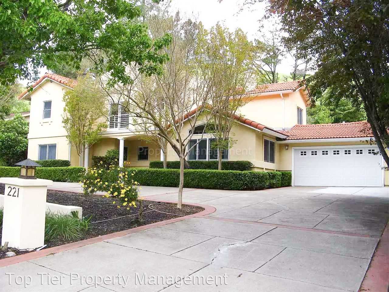 221 Rheem Blvd - Photo 2 of 32