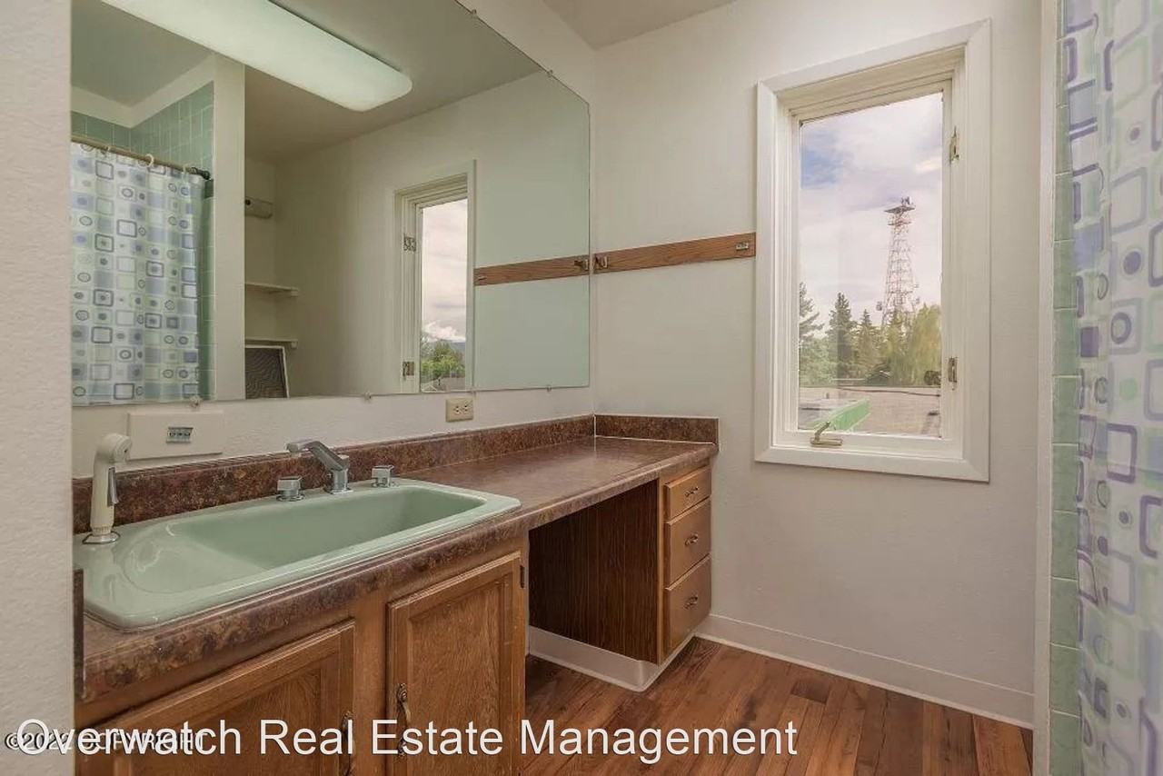 324 E Manor Avenue - Photo 2 of 12