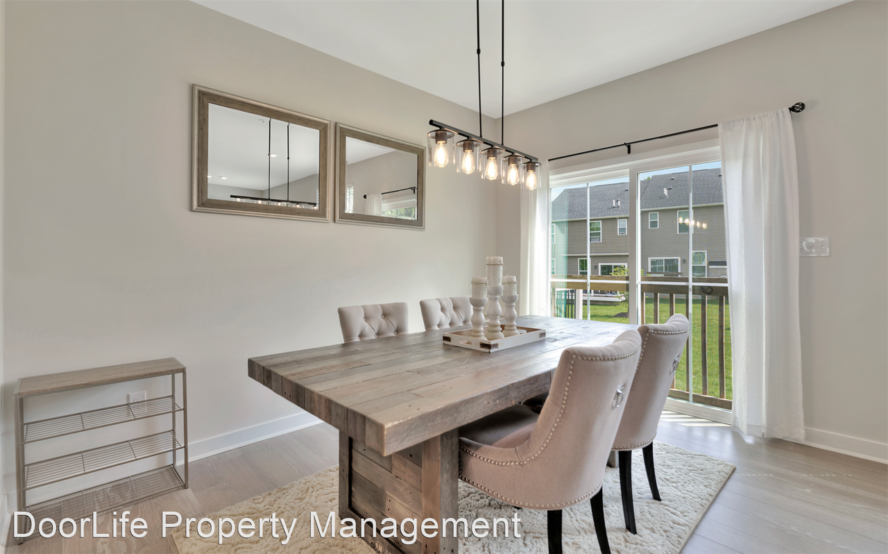 1204 Benjamin Dr - Photo 3 of 4