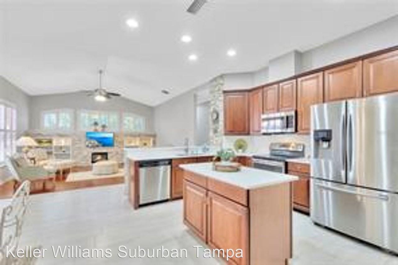 5102 Coopers Hawk Ct - Photo 3 of 32