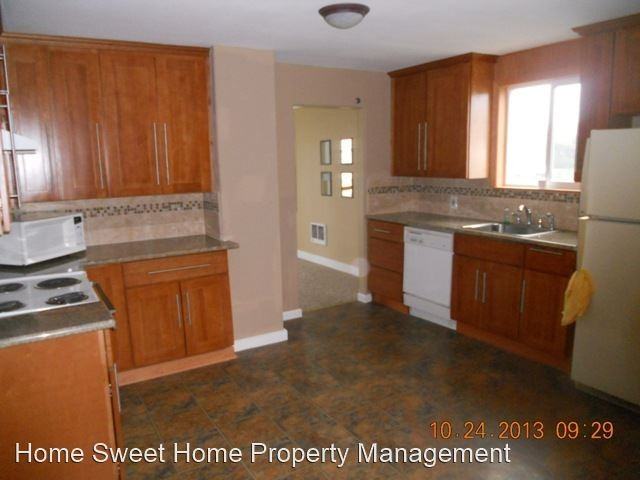 608 30th St - Photo 2 of 10