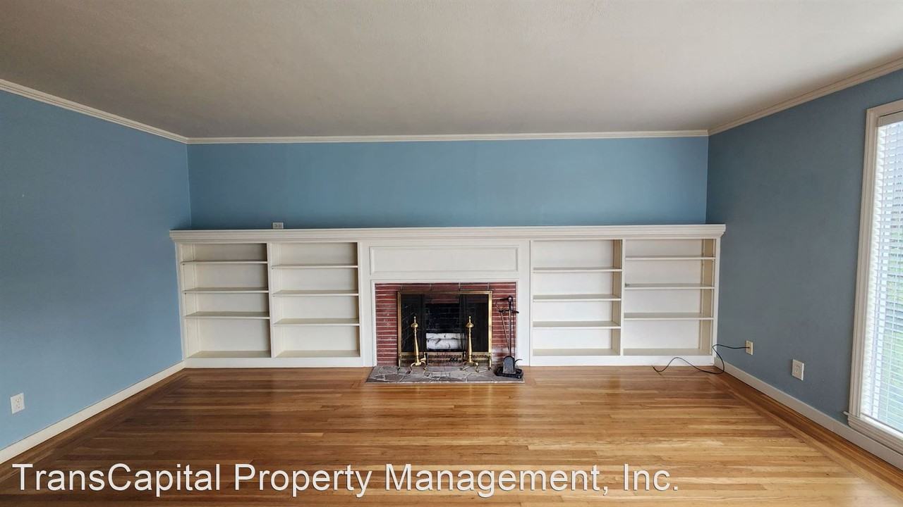 2135 Grahn Dr - Photo 3 of 50