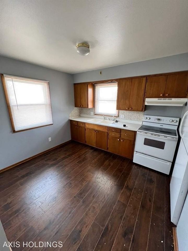 1011 & 1013 3rd Ave - Photo 2 of 6