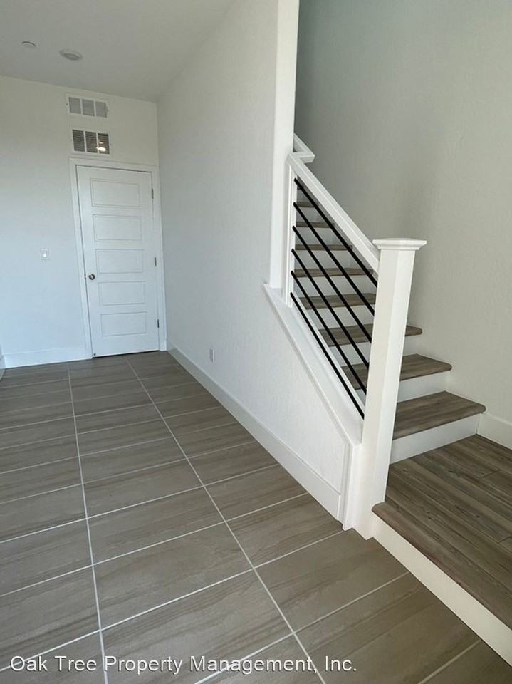 542 W Mahogany Ln - Photo 3 of 22