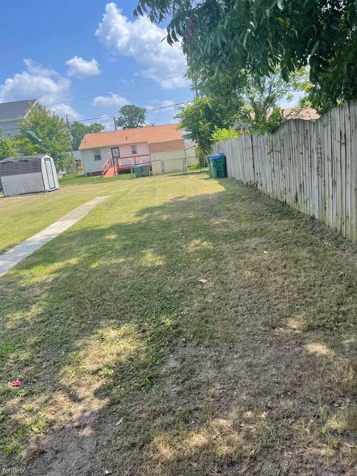 1607 Peter Paul Blvd - Photo 3 of 8