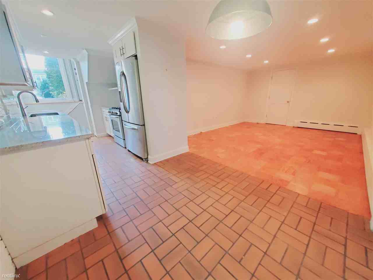 7 Reynolds Pl - Photo 3 of 9