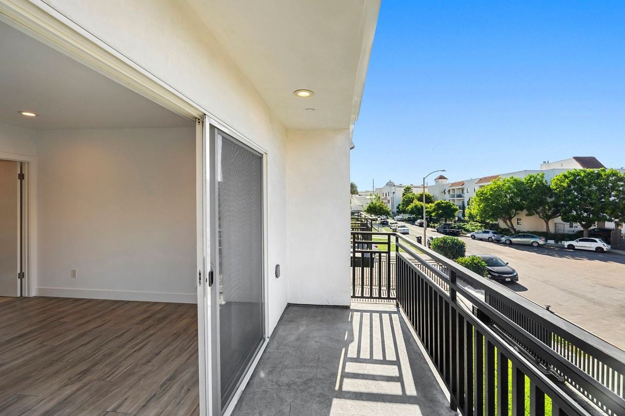 2414 South West View St Apartments 2414 S West View St, Los Angeles