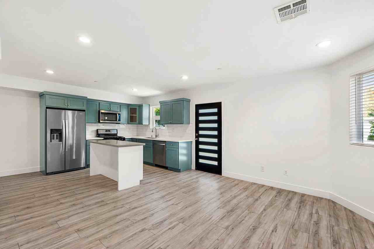 2414 South West View St - Photo 2 of 34