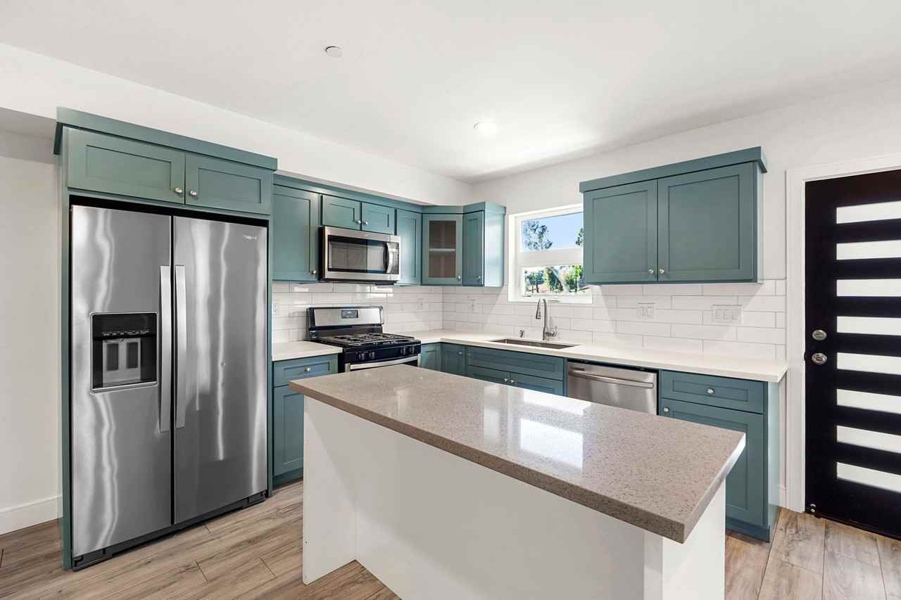 2414 South West View St - Photo 3 of 34