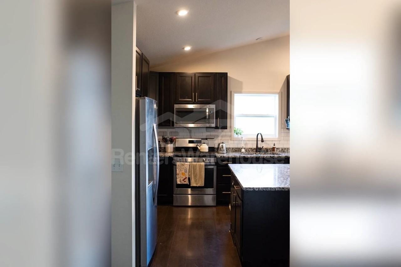 20806 Greenwood Ave - Photo 3 of 27