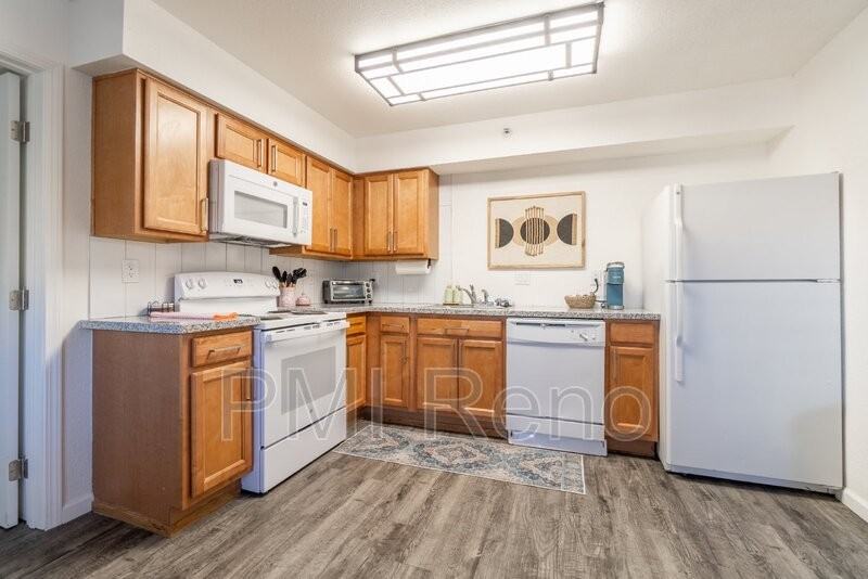 645 S Virginia St #3 - Photo 3 of 19