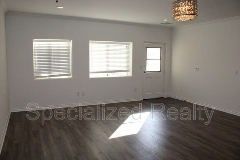 1827 1/2 Hill Dr - Photo 3 of 7