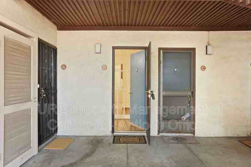 2600 Laguna Cir #B - Photo 2 of 31
