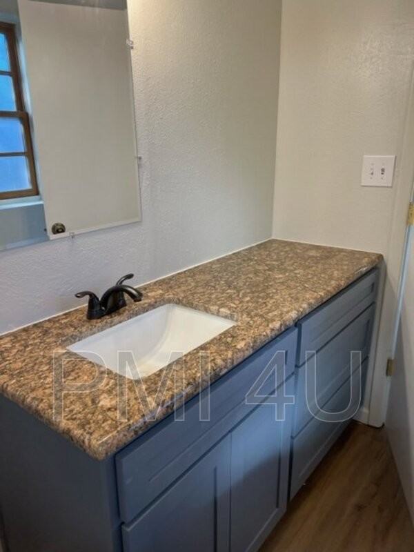 1307 Edith Blvd Se #1 - Photo 2 of 5