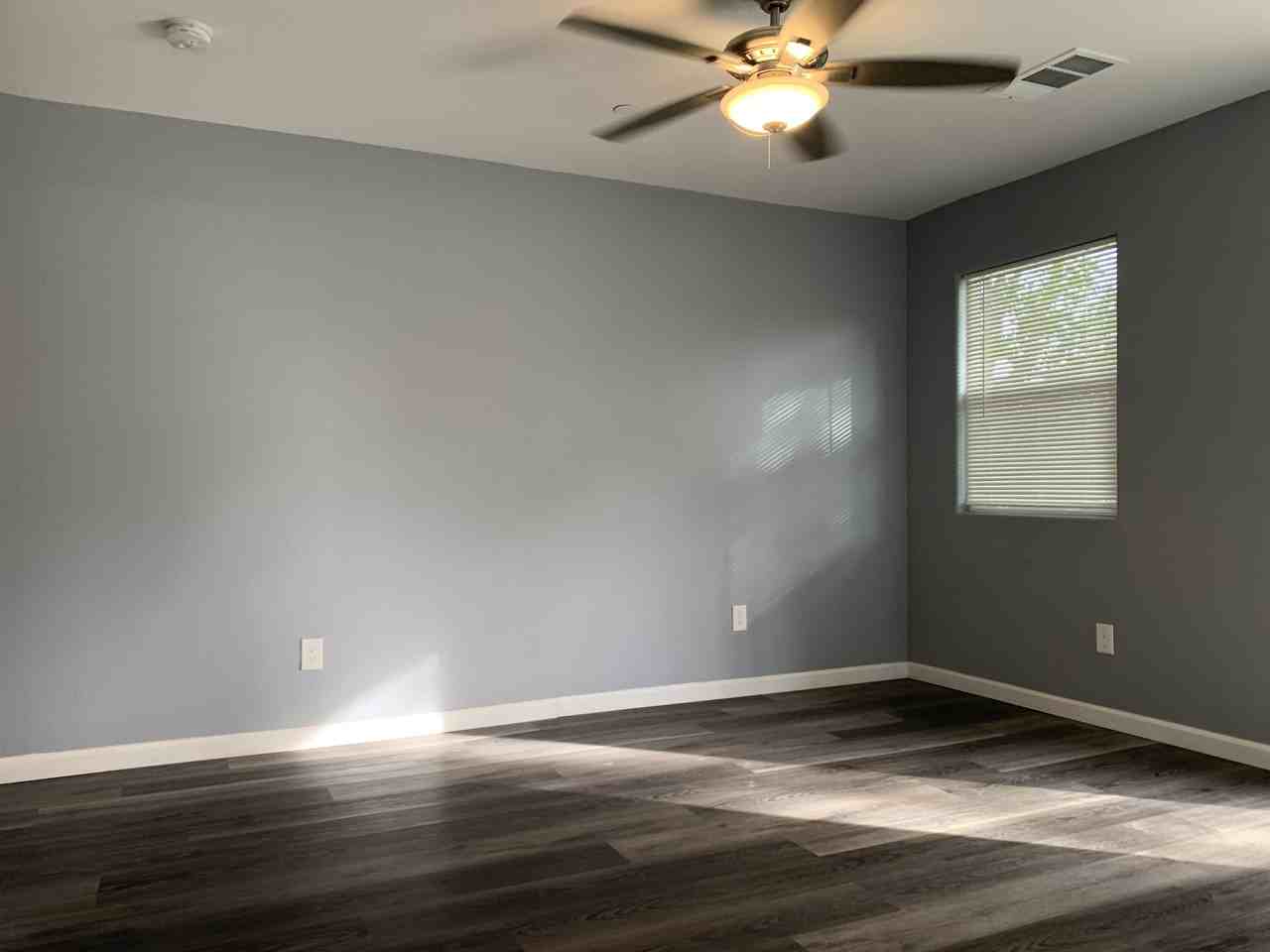 235 W South St - Photo 4 of 15