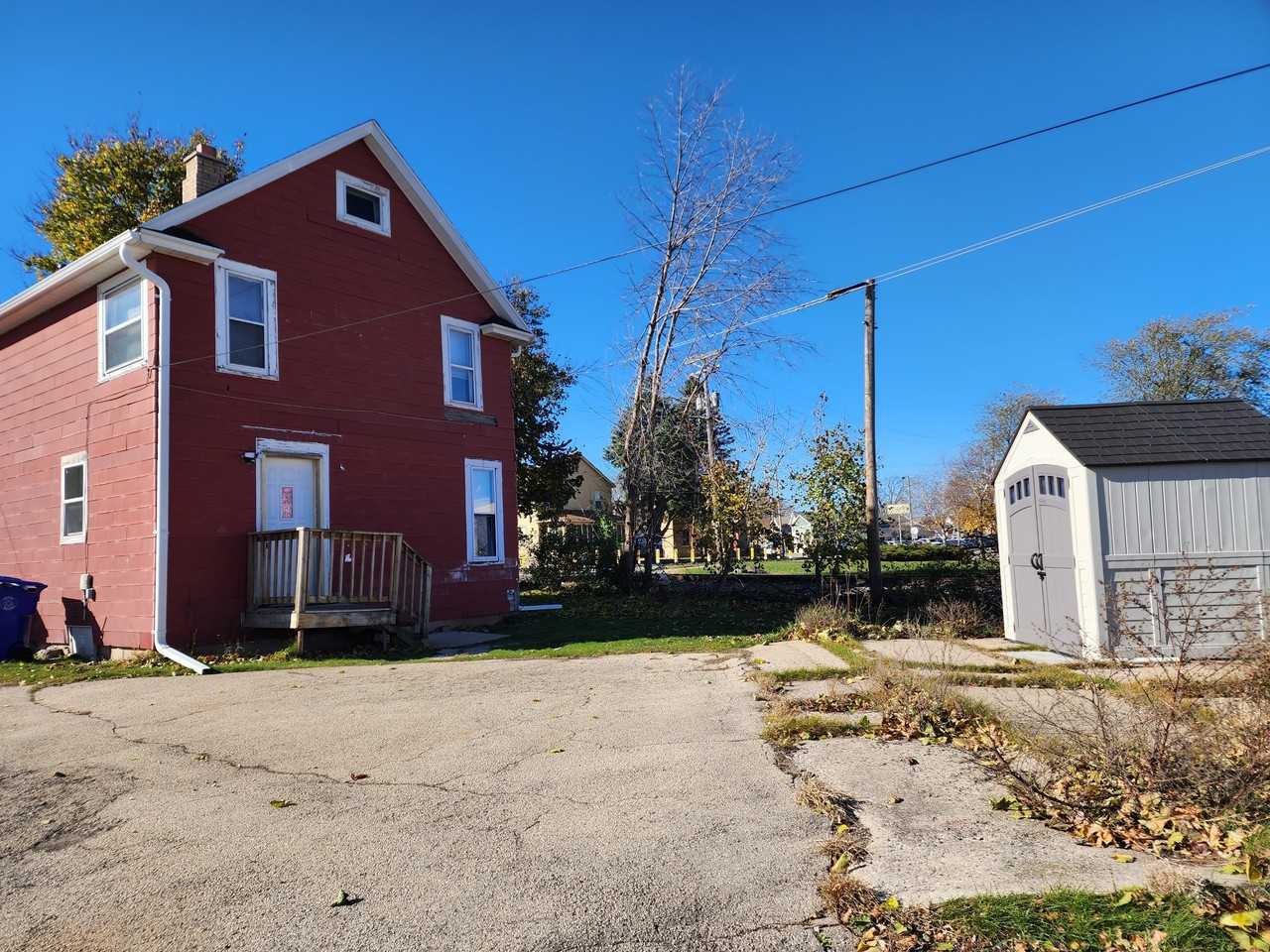 212 S Badger Ave - Photo 3 of 19