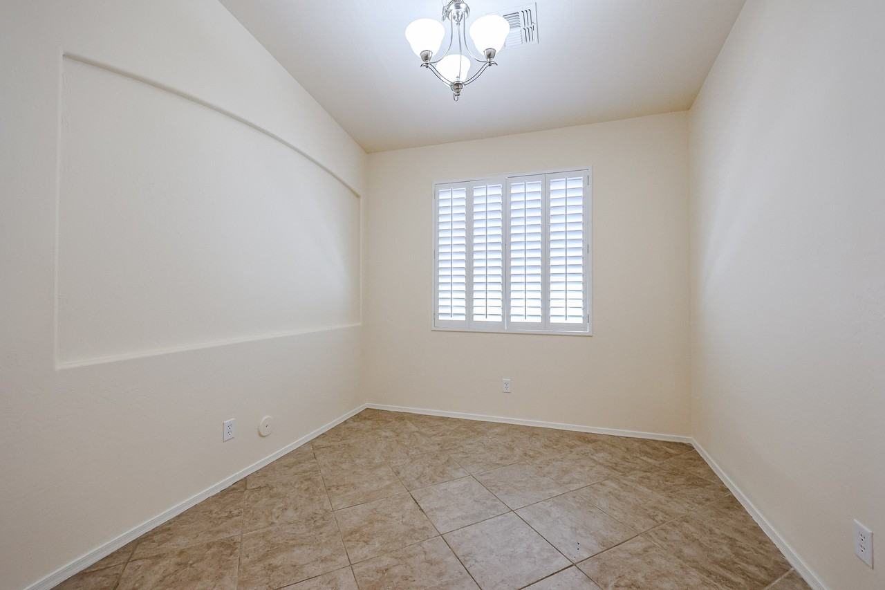 4325 W Powell Dr - Photo 7 of 33