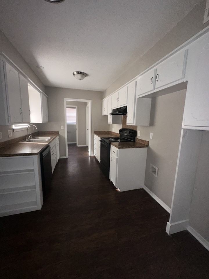 3428 Se 47th St - Photo 3 of 9