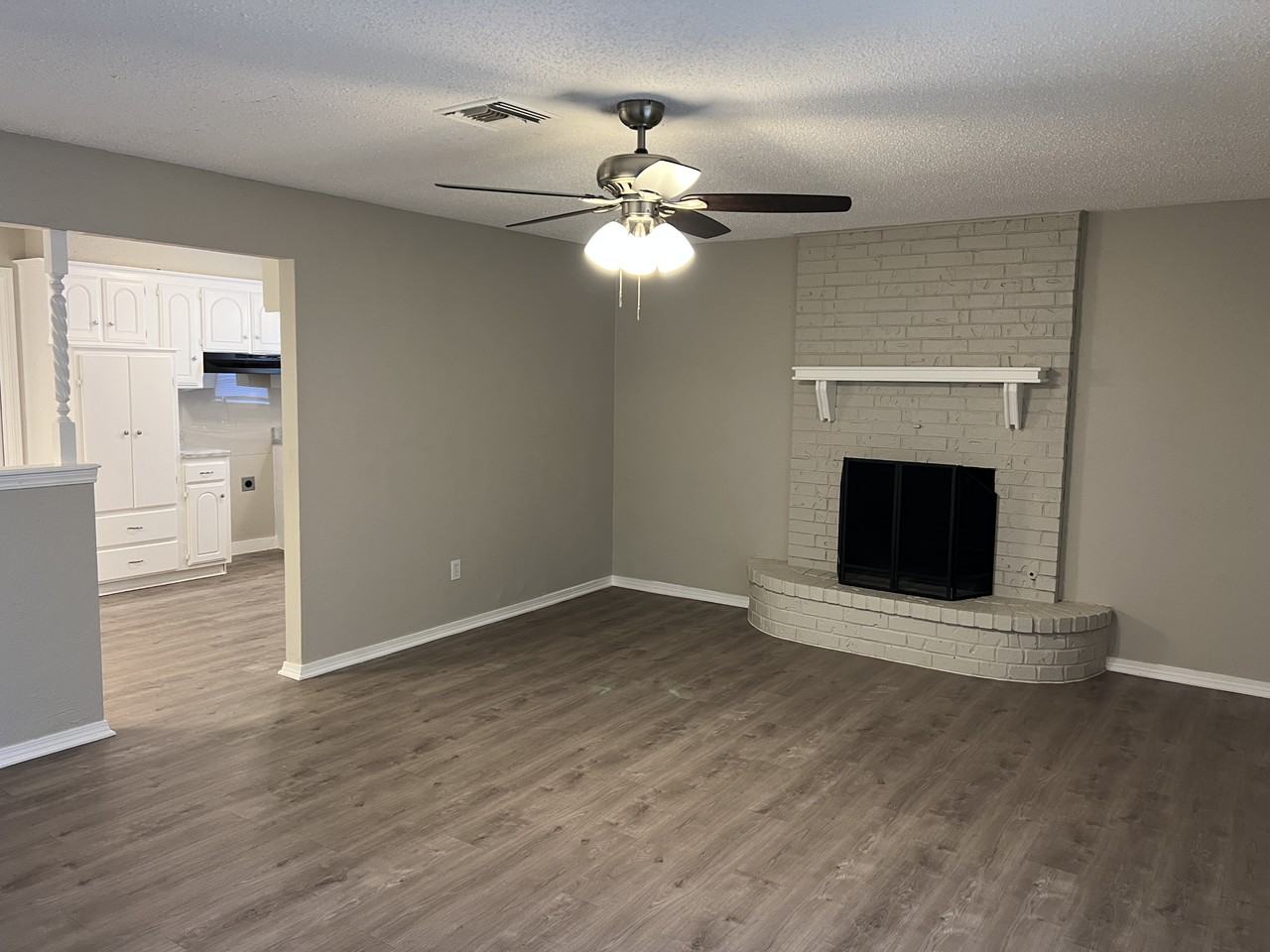 5412 S Huddleston Dr - Photo 2 of 9