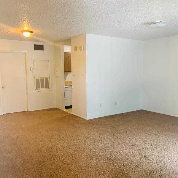 772 N Denver St - Photo 2 of 5