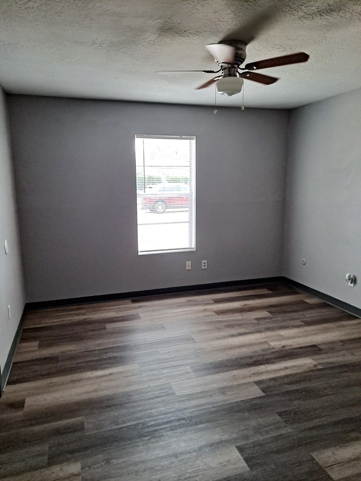 2220 Hazel St - Photo 3 of 4