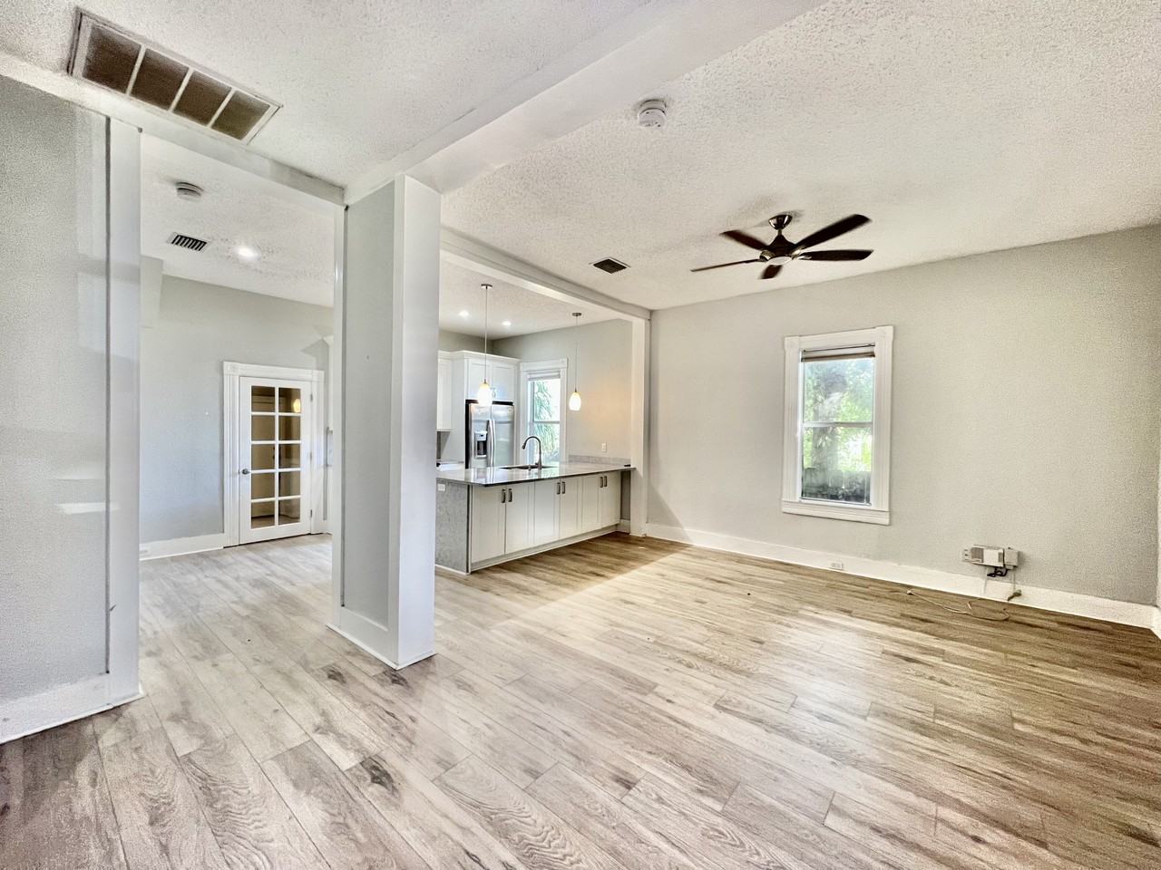 111 W Amelia Ave - Photo 3 of 25