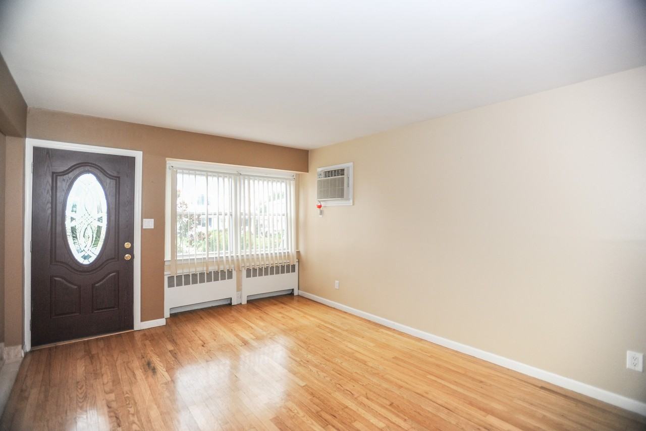 951 Mirabelle Ave - Photo 2 of 16