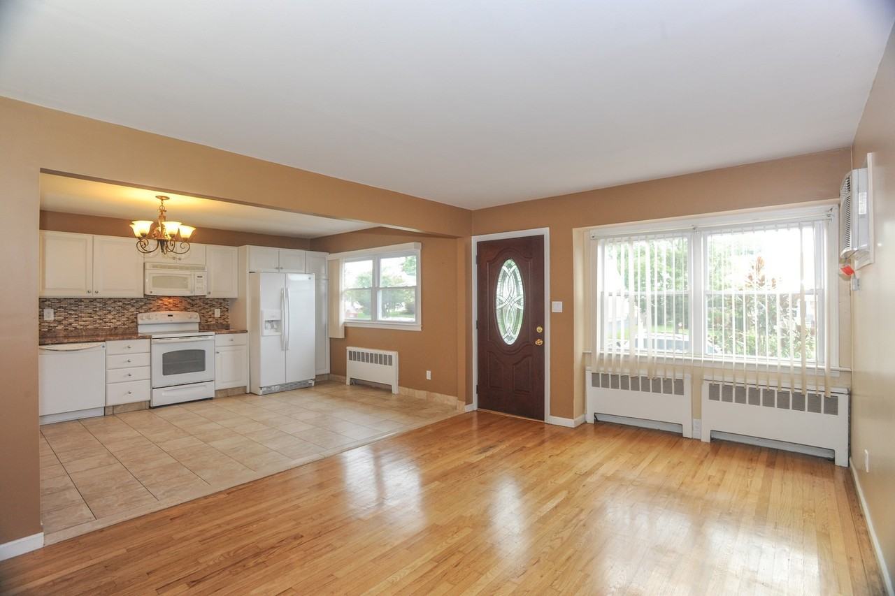 951 Mirabelle Ave - Photo 3 of 16