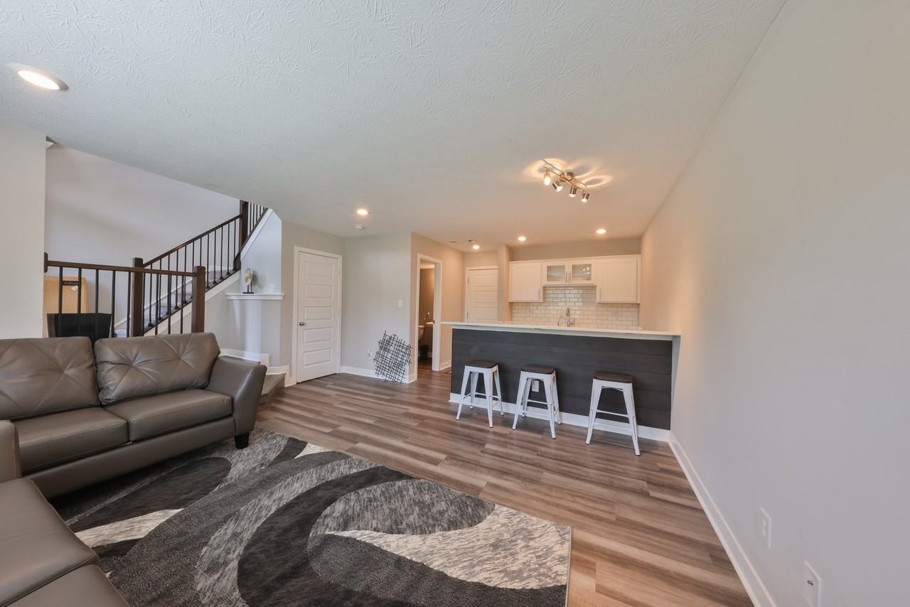 13496 Erien Drive - Photo 3 of 28