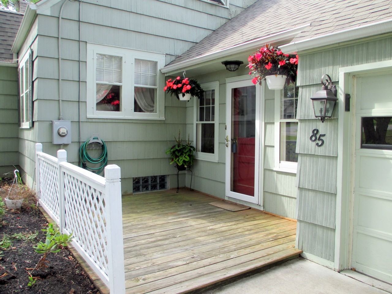 85 Lawrence Pl - Photo 3 of 25