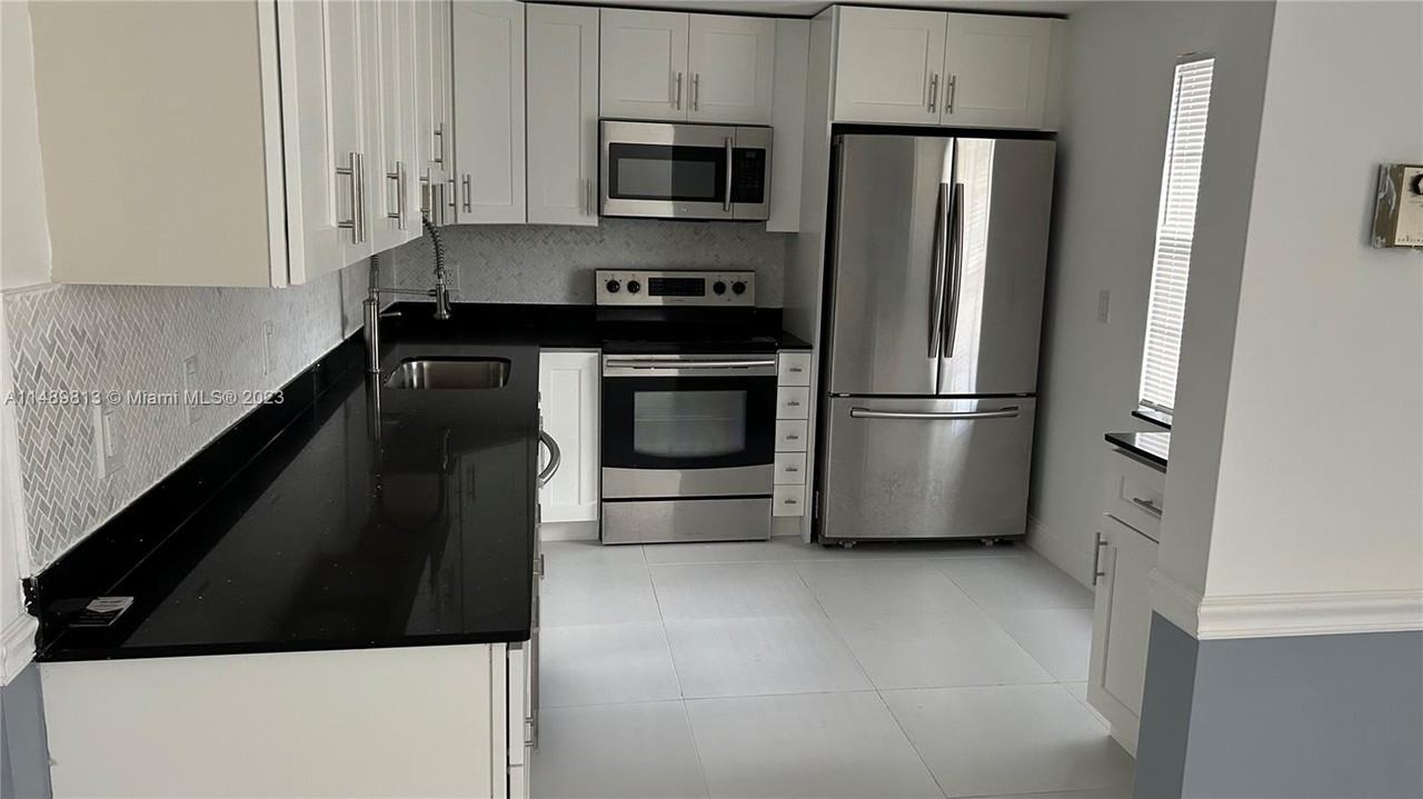 800 E Cypress Ln 202, Pompano Beach, FL 33069 3 Bedroom Apartment