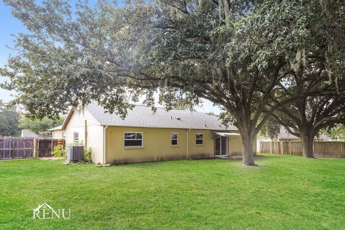 4905 Gulfstream Pl - Photo 2 of 17