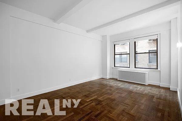 E 86th St #427 - Photo 3 of 6