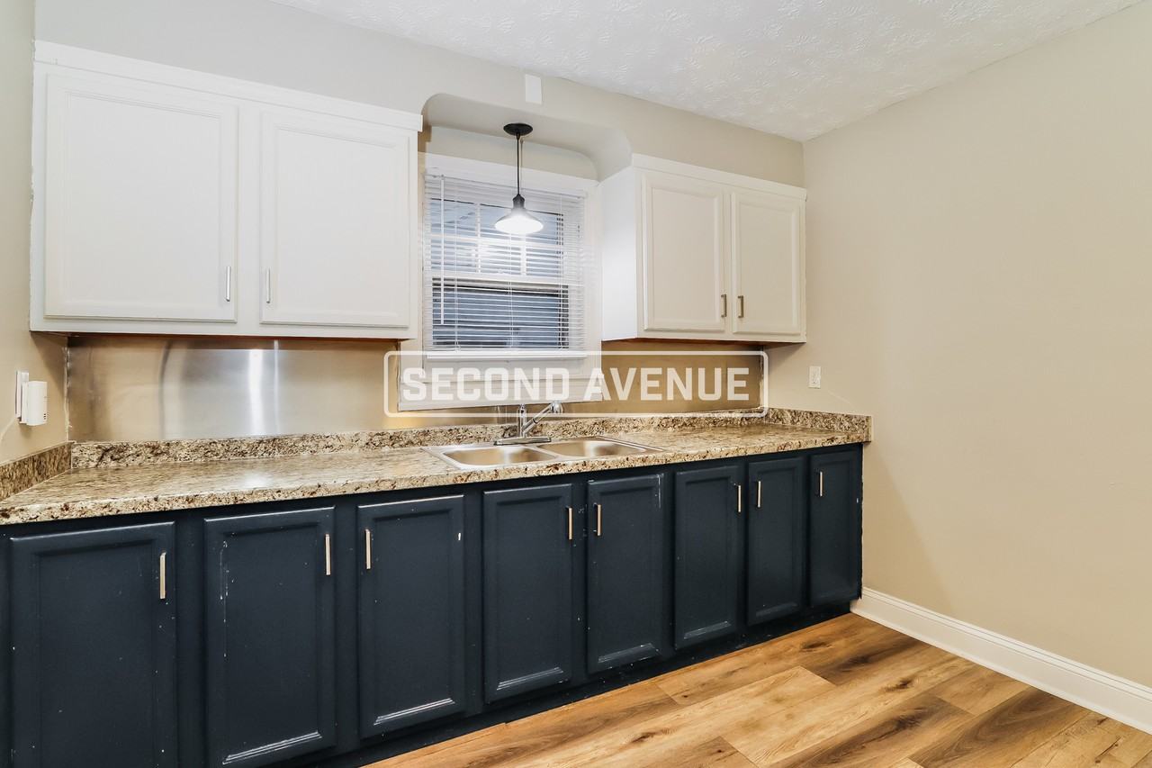 3736 Kahlert Ave - Photo 3 of 11