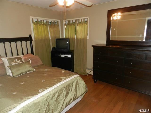 19 Kinsman Ln - Photo 3 of 10