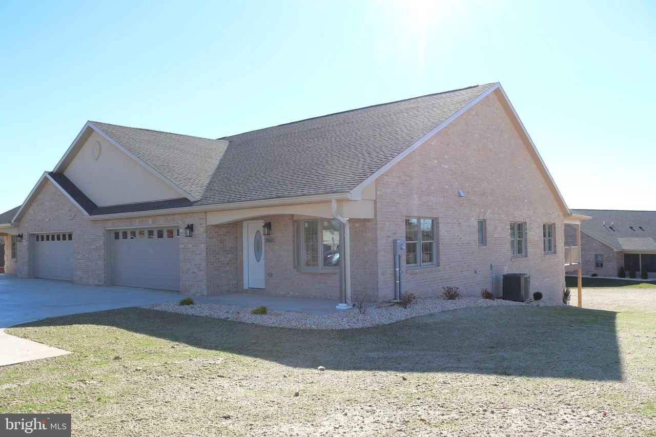 19421 Longmeadow Rd, Hagerstown, MD 21742 3 Bedroom House for 2,850