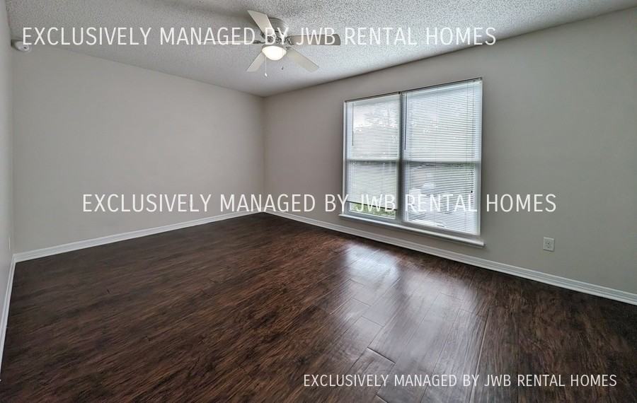 5613 Bennington Dr - Photo 2 of 8
