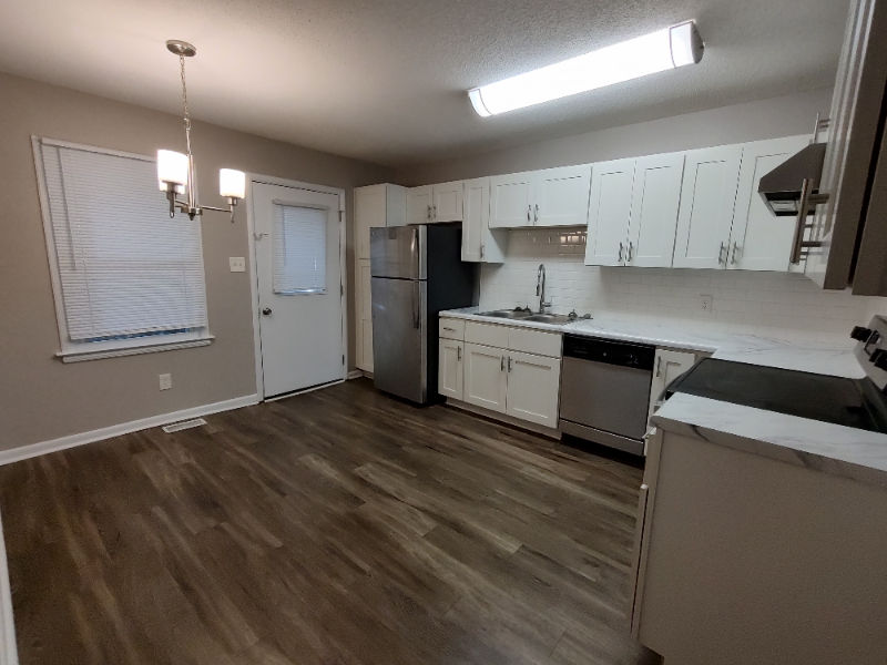 5013 Lundy Dr - Photo 3 of 10