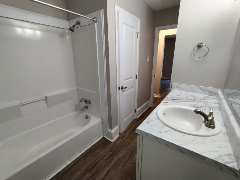 5013 Lundy Dr - Photo 6 of 10