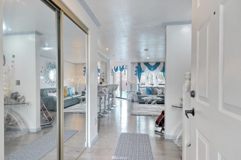 4038 S 158th Ln - Photo 3 of 33