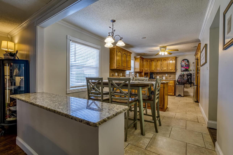 2106 Jackson Ave - Photo 2 of 6