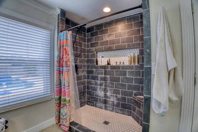 2106 Jackson Ave - Photo 3 of 6