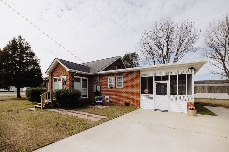 2007 S Main St - Photo 2 of 32