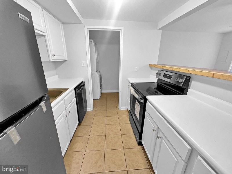 9300 Hagel Cir - Photo 3 of 15